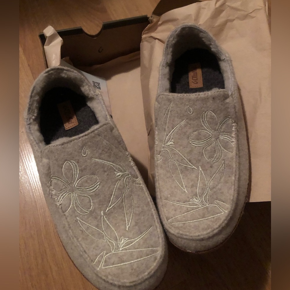 Olukai cozy slippers!Still in box
